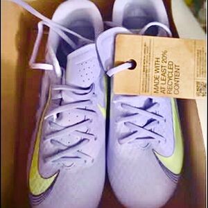 Nike Lavender Soccer Cleats with Neon Yellow-Green Swoosh girls size 4.5